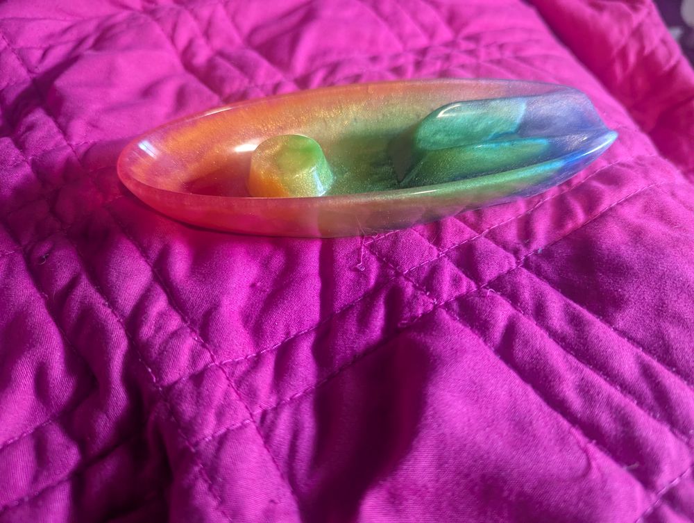 Rainbow cigar boat ashtray 