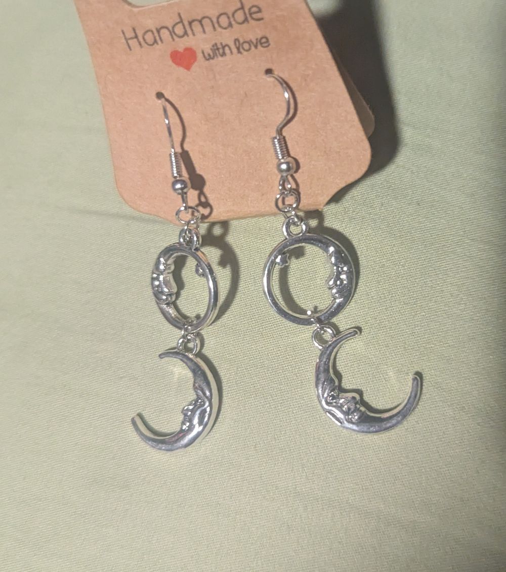 Moody moon earrings 